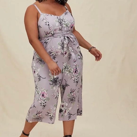 Nwt Torrid floral cropped jumpsuit - Picture 3 of 9
